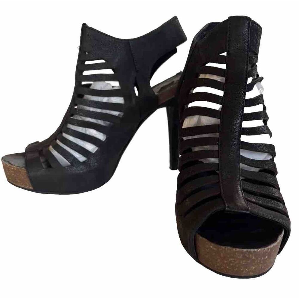 Vince Camuto leather gladiator peep toe heels sandals black, size 8M